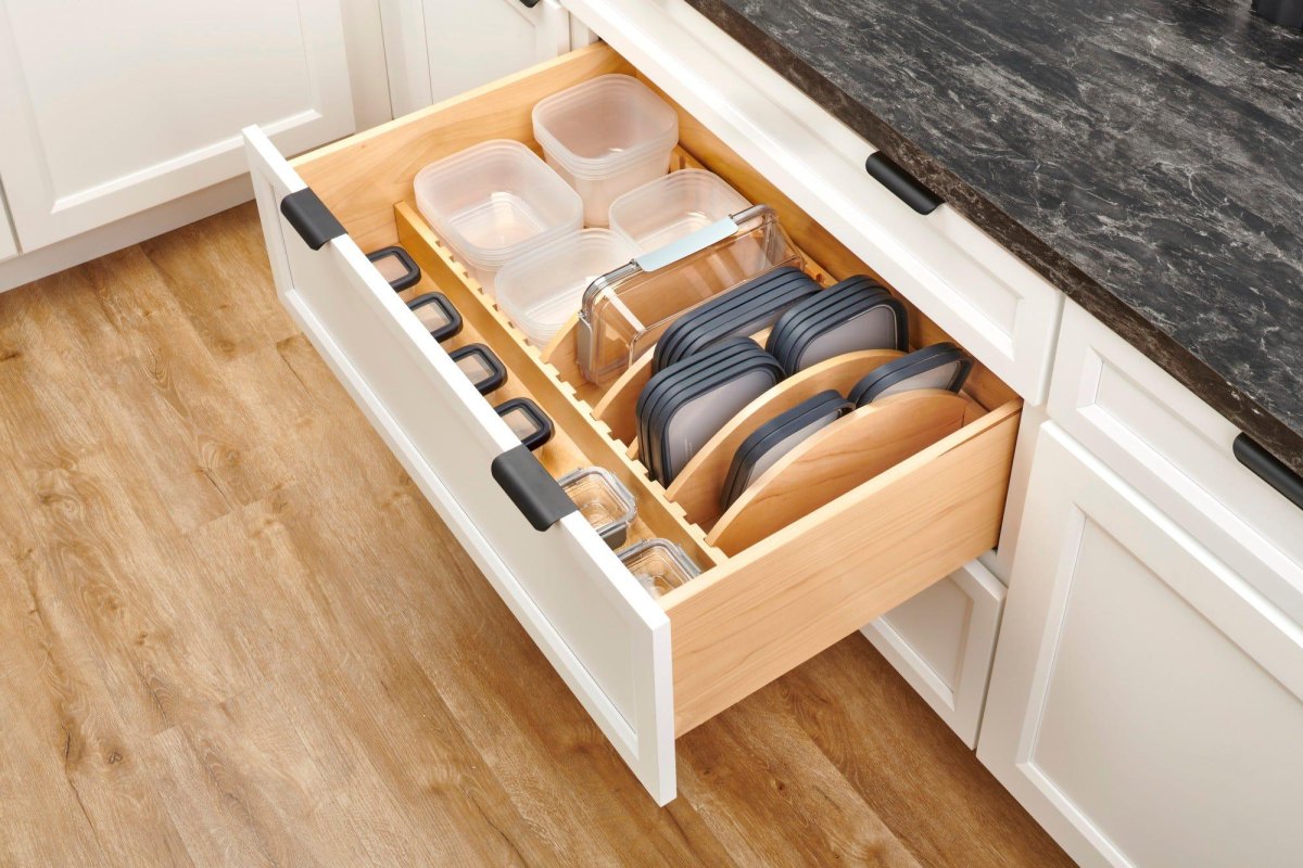 Food containers and lids organized