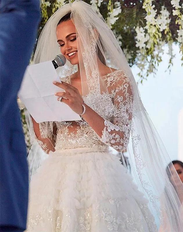 Simple and elegant bride vow speech example in wedding setting