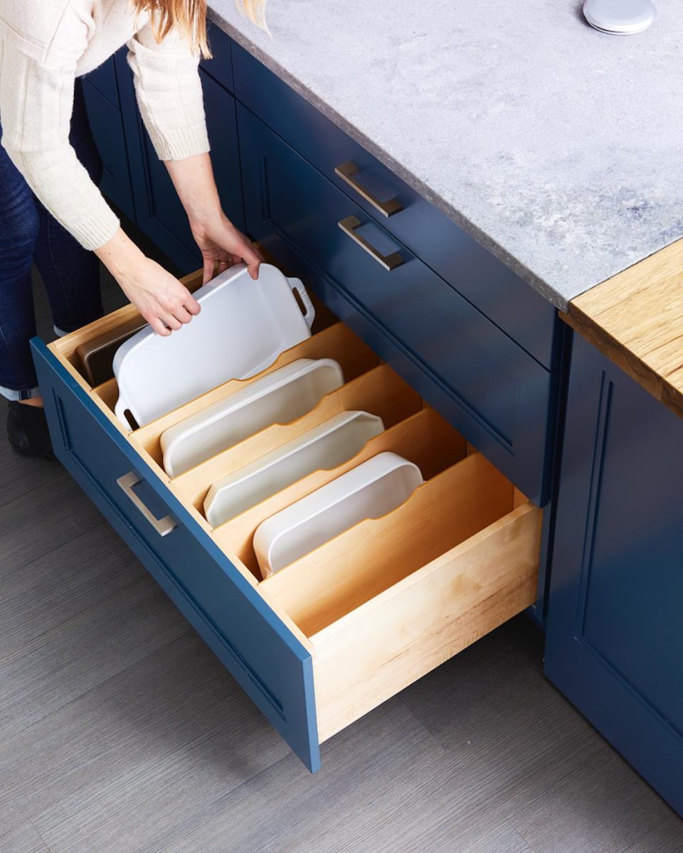 Vertical cutting board dividers